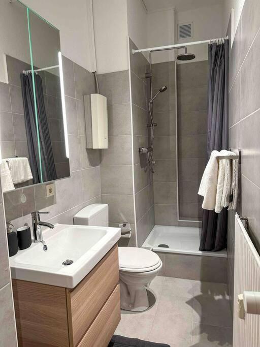 Modern City Apt. -With 2 Tv, Netflix And Work Desk Essen Extérieur photo